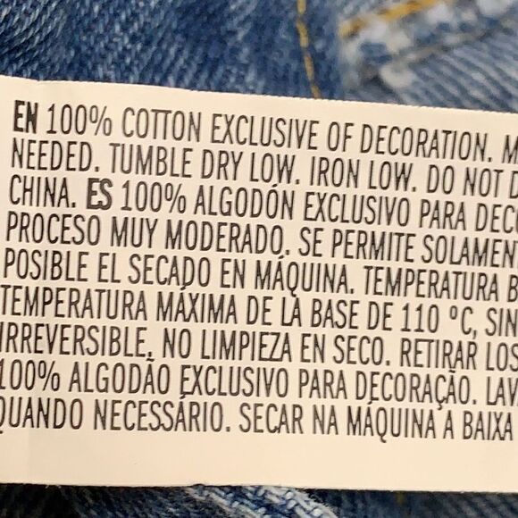 Women’s NWT Forever‎ 21 Distressed High Rise Shorts - Picture 3 of 4